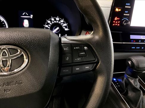 Used 2024 Toyota Sienna LE image 25