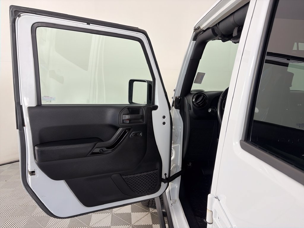 Used 2015 Jeep Wrangler Unlimited Sahara AWD/4WD image 10