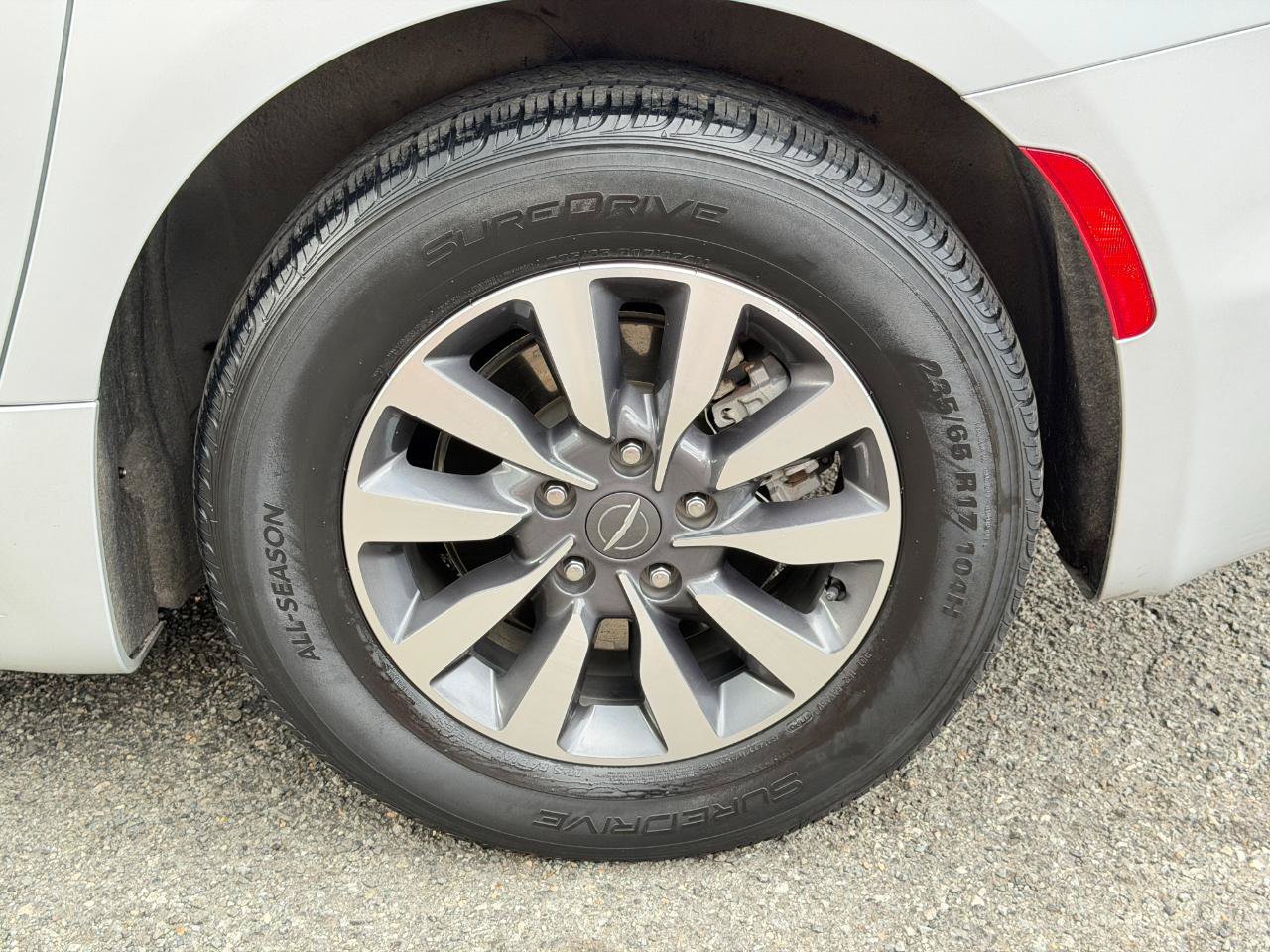 Used 2022 Chrysler Pacifica Touring-L FWD image 87