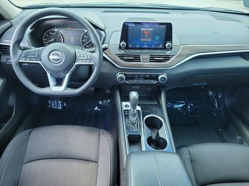 Used 2024 Nissan Altima 2.5 SV FWD image 16