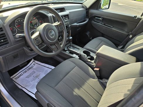 Used 2012 Jeep Liberty Sport AWD/4WD image 11