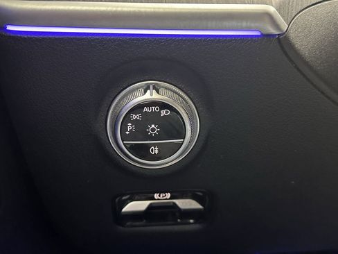 Used 2022 Mercedes-Benz C 300 4MATIC Sedan w/ Pinnacle Trim Package image 42