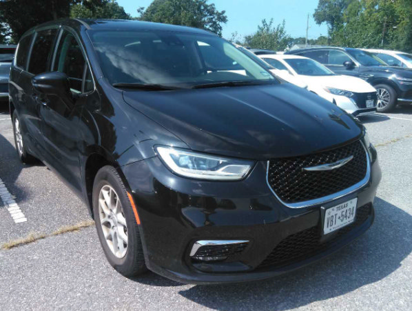 Used 2024 Chrysler Pacifica Touring-L FWD image 4