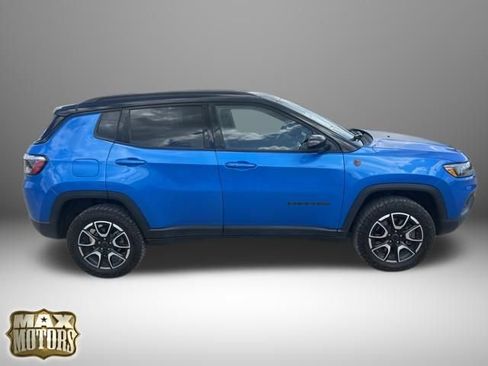 Used 2025 Jeep Compass Trailhawk AWD/4WD image 3