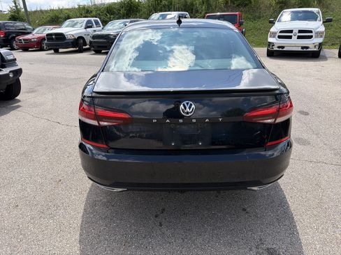 Used 2020 Volkswagen Passat 2.0T R-Line FWD image 10