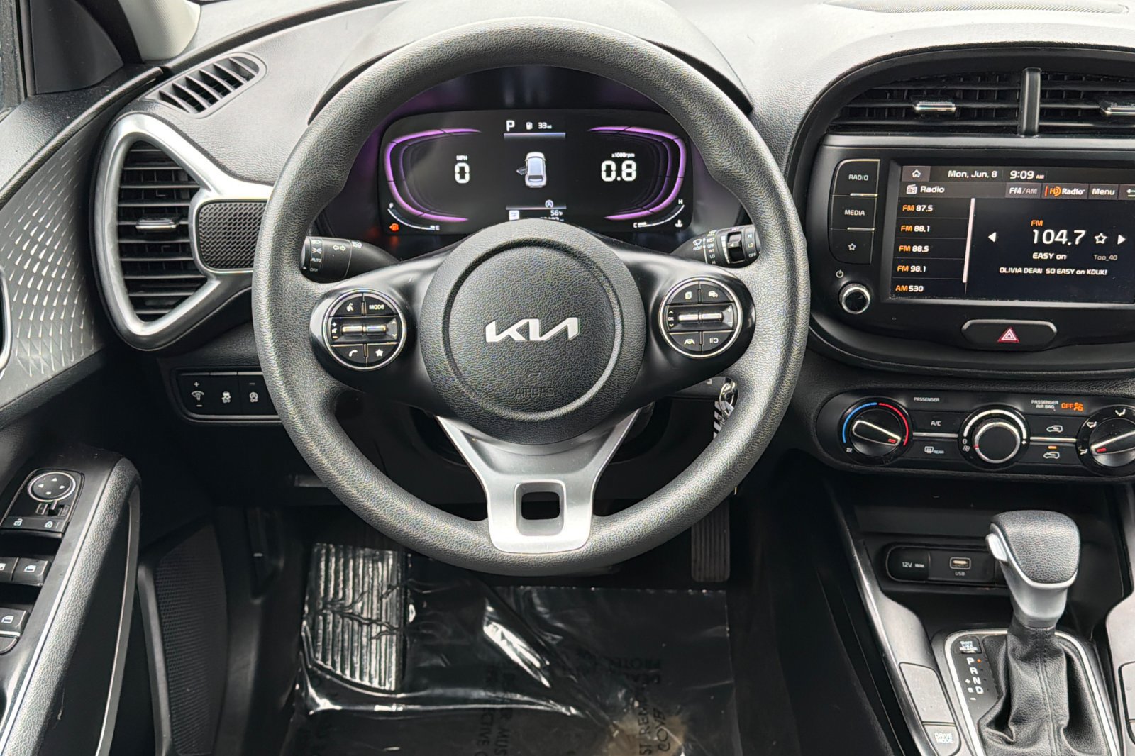 Used 2023 Kia Soul LX w/ LX Technology Package FWD image 13