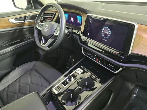 Used 2024 Volkswagen Atlas SE image 10