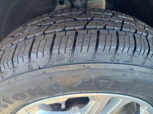 Used 2024 GMC Terrain SLE image 31