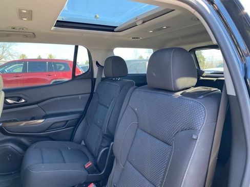 Certified 2023 GMC Acadia SLE w/ Driver Convenience Package image 3