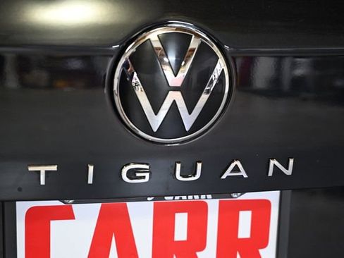 Used 2024 Volkswagen Tiguan SE image 9