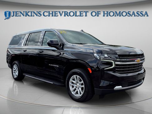 Used 2024 Chevrolet Suburban LT RWD image 1