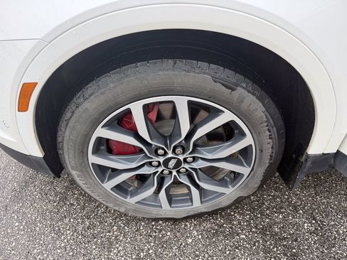Used 2024 Cadillac XT5 Sportv w/ Platinum Package AWD/4WD image 32