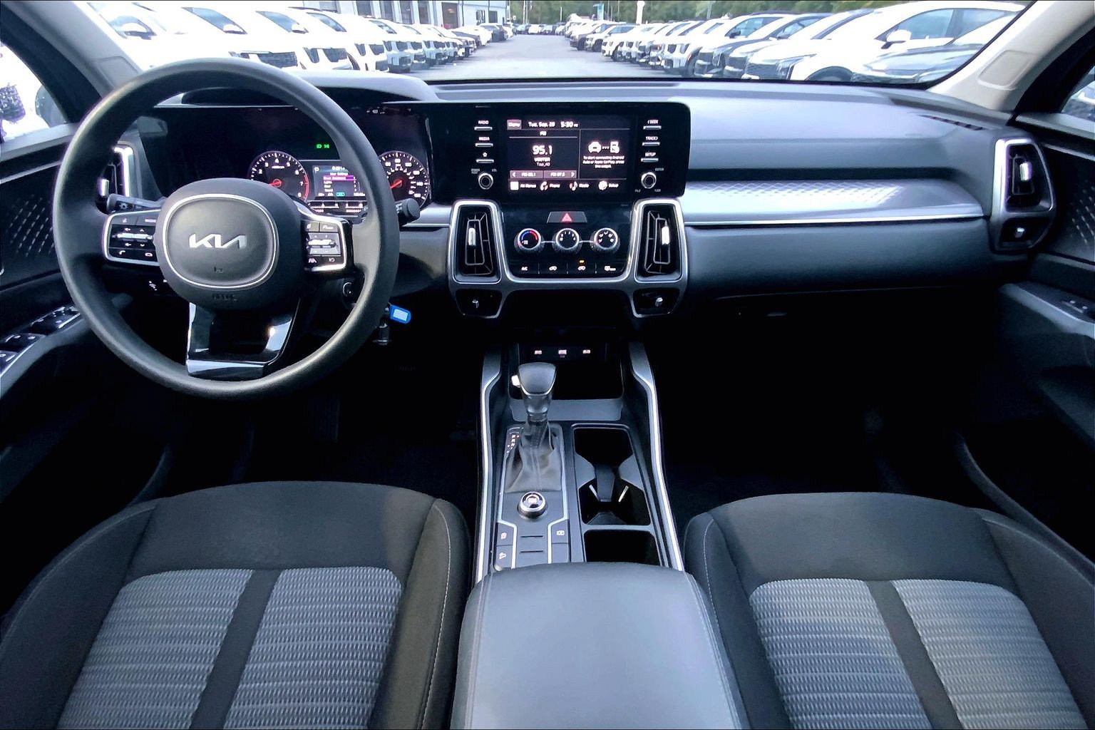 Used 2023 Kia Sorento LX FWD image 17