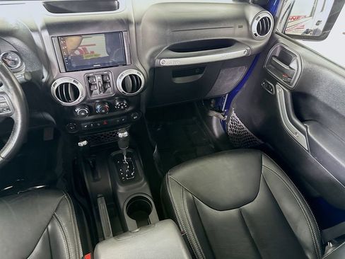 Used 2013 Jeep Wrangler Unlimited Sahara w/ Dual Top Group AWD/4WD image 24