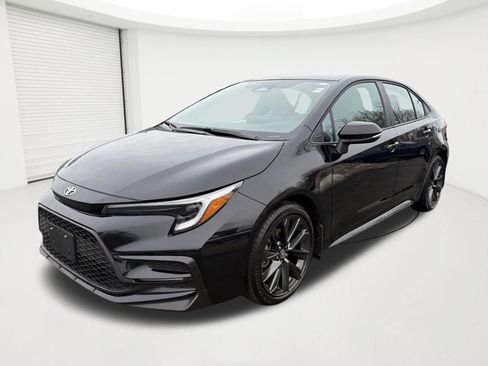 Used 2025 Toyota Corolla SE FWD image 1
