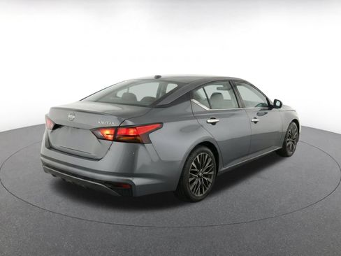 Used 2025 Nissan Altima 2.5 SV FWD image 9