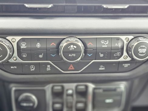 New 2026 Jeep Gladiator Mojave image 13