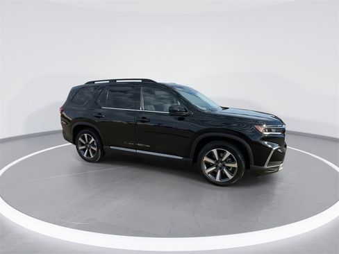 Used 2025 Honda Pilot Touring image 17