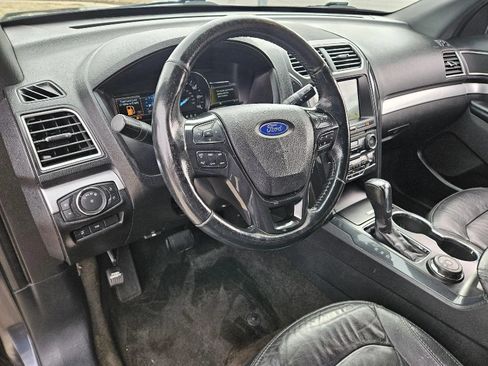 Used 2017 Ford Explorer XLT w/ Equipment Group 202A AWD/4WD image 12
