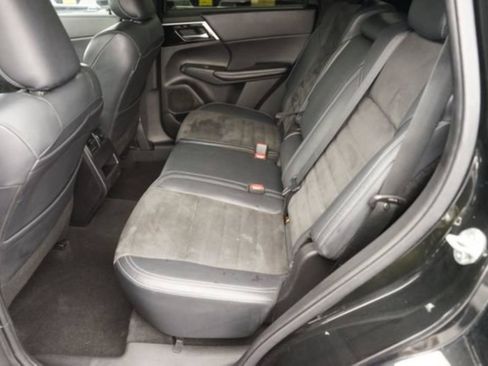 Used 2022 Mitsubishi Outlander SE FWD image 12