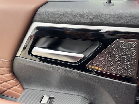 New 2025 Mitsubishi Outlander SEL image 12