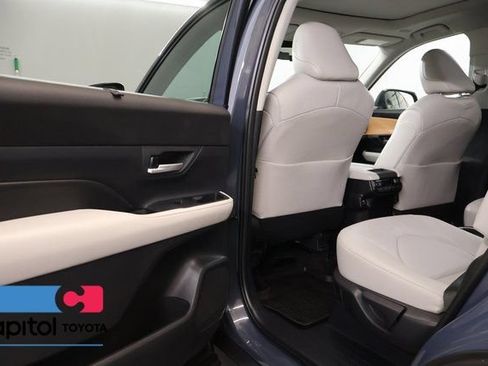 Certified 2024 Toyota Grand Highlander AWD image 32