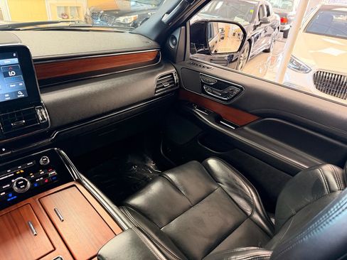 Used 2020 Lincoln Navigator Reserve AWD/4WD image 19