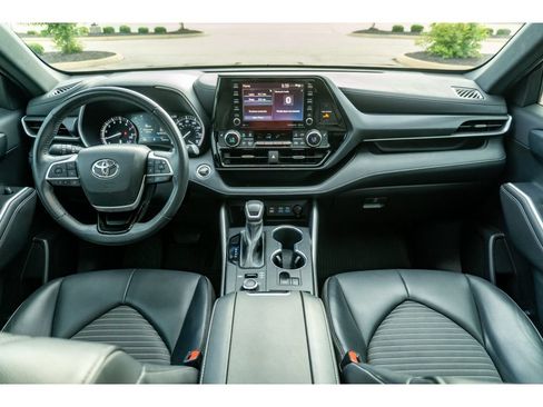 Used 2022 Toyota Highlander XSE AWD/4WD image 21