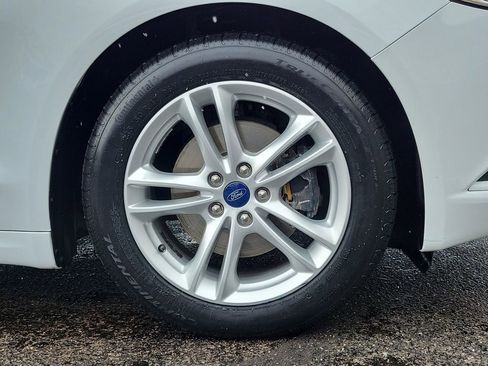 Certified 2018 Ford Fusion SE w/ Fusion SE Technology Package image 9