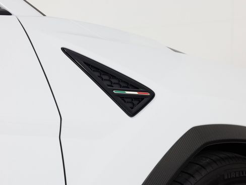 Used 2024 Lamborghini Urus Performante AWD/4WD image 80