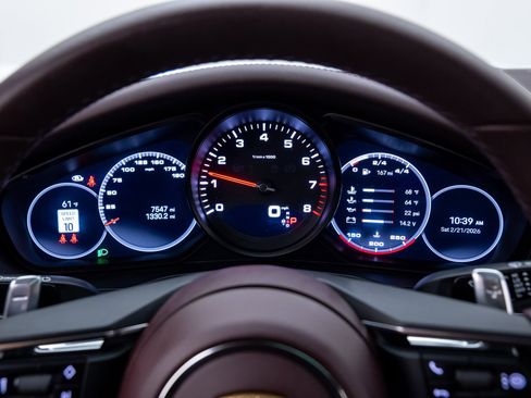 Used 2023 Porsche Panamera 4 Platinum Edition image 21