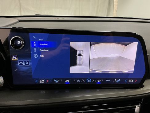 New 2026 Chevrolet Traverse LT w/ Sun and Wheel Package AWD/4WD image 15