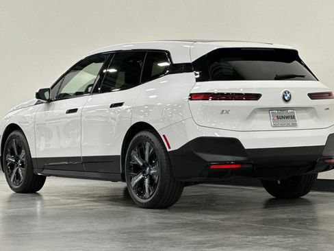 Used 2024 BMW iX xDrive50 AWD/4WD image 6