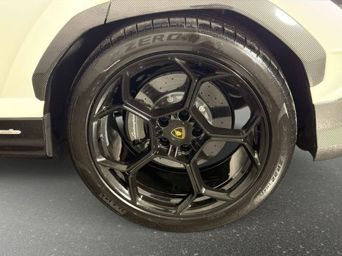 Used 2024 Lamborghini Urus Performante image 14