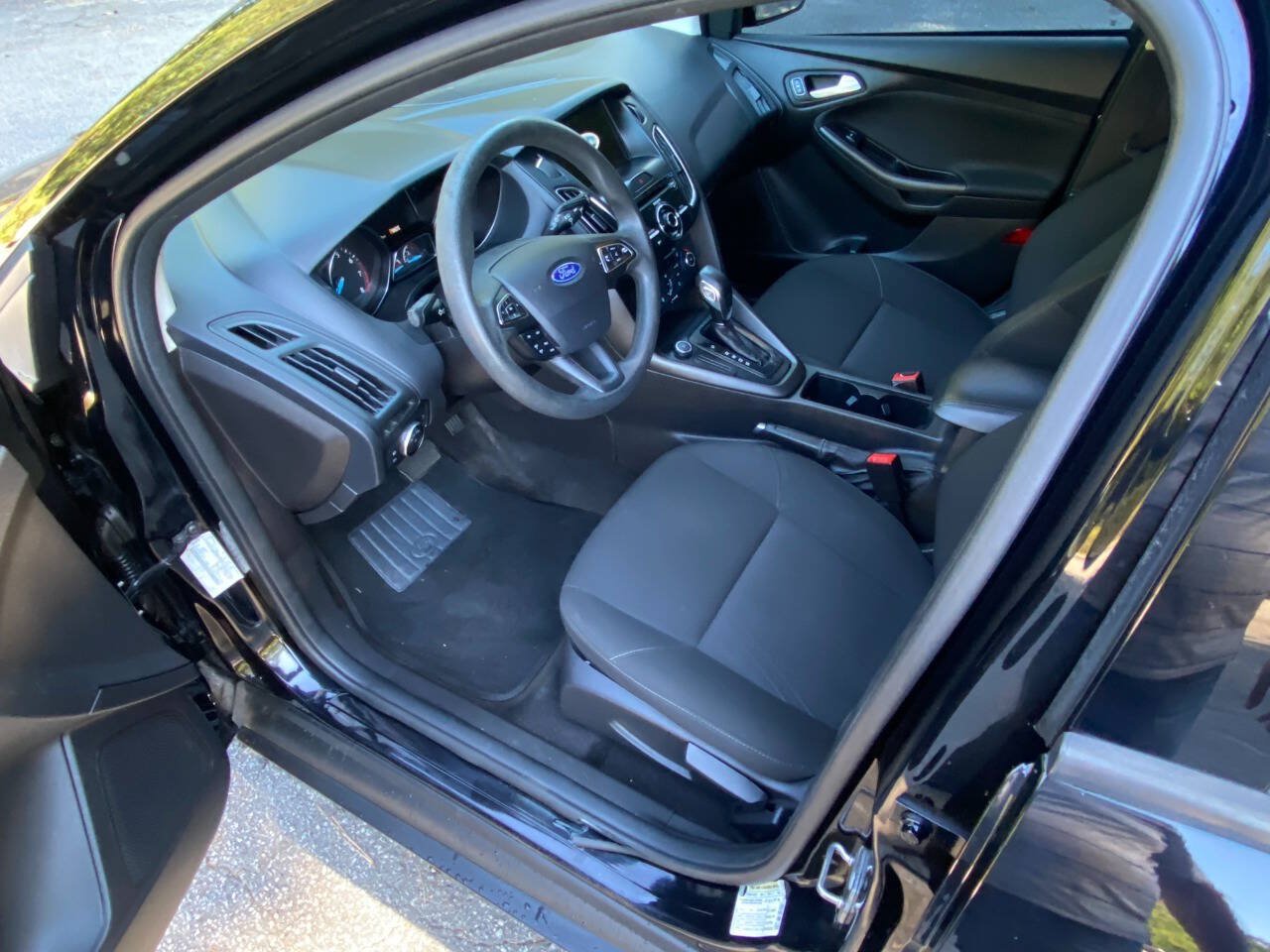 Used 2017 Ford Focus SEL FWD image 11