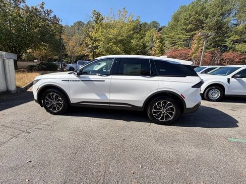 New 2026 Lincoln Nautilus Premier image 4