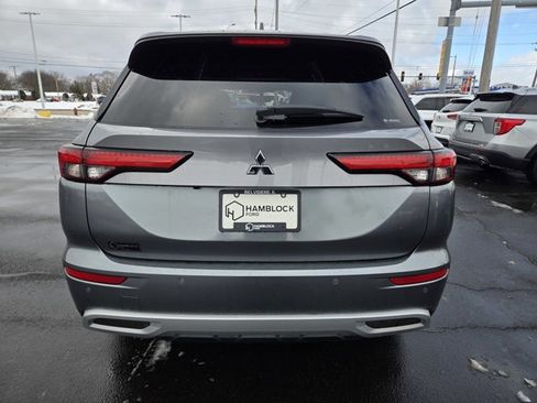 Used 2022 Mitsubishi Outlander SE image 6
