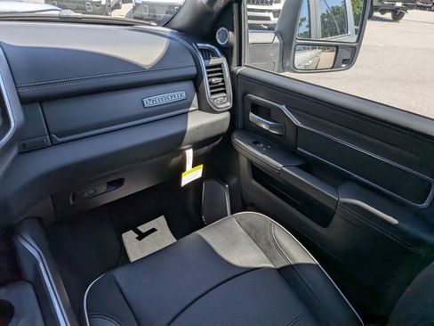 New 2026 RAM 2500 Laramie AWD/4WD image 15