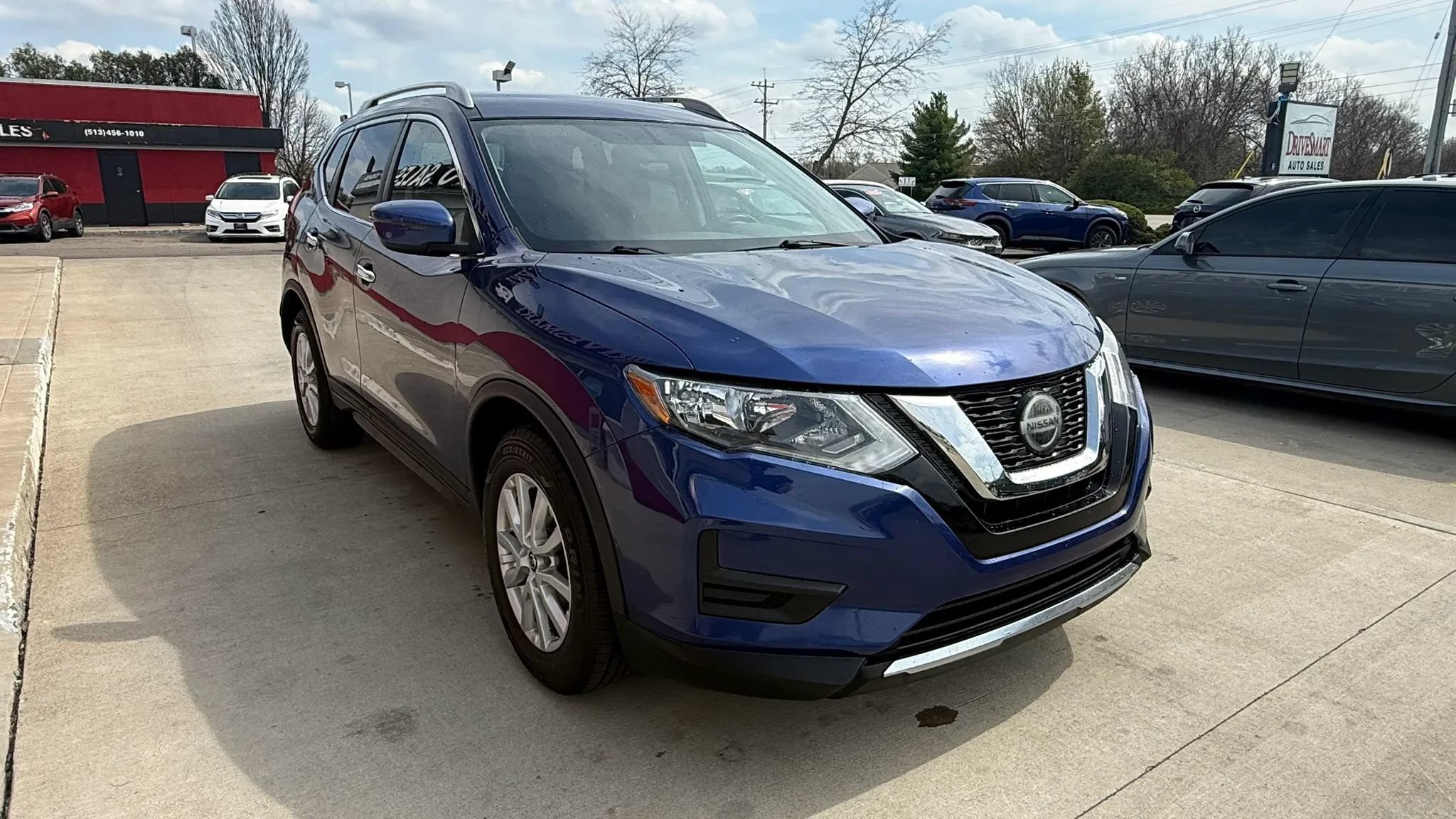Used 2018 Nissan Rogue SV FWD image 2