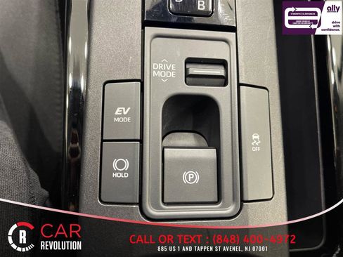Used 2023 Toyota Prius LE FWD image 25