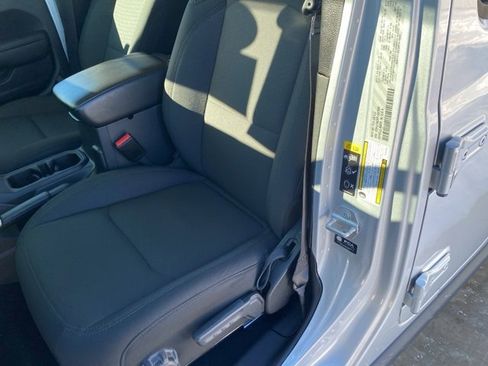 Used 2023 Jeep Gladiator Willys image 15