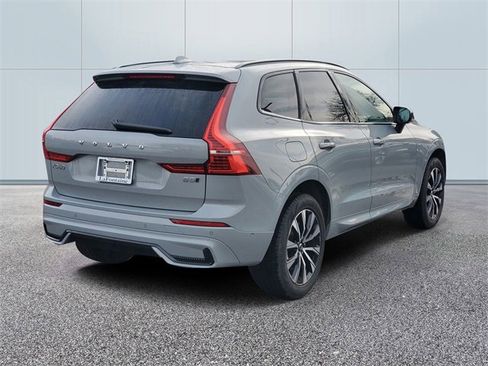 Certified 2025 Volvo XC60 B5 Plus image 4