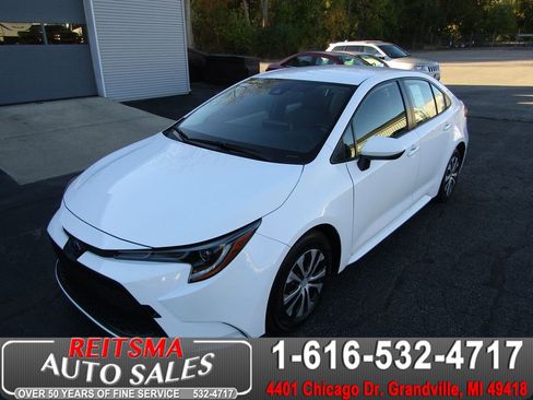 Used 2022 Toyota Corolla LE image 1