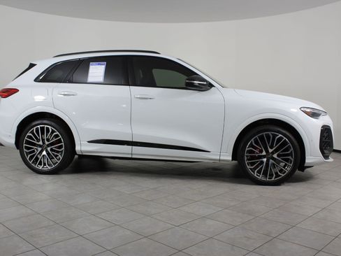 Used 2025 Audi SQ5 Premium Plus image 8