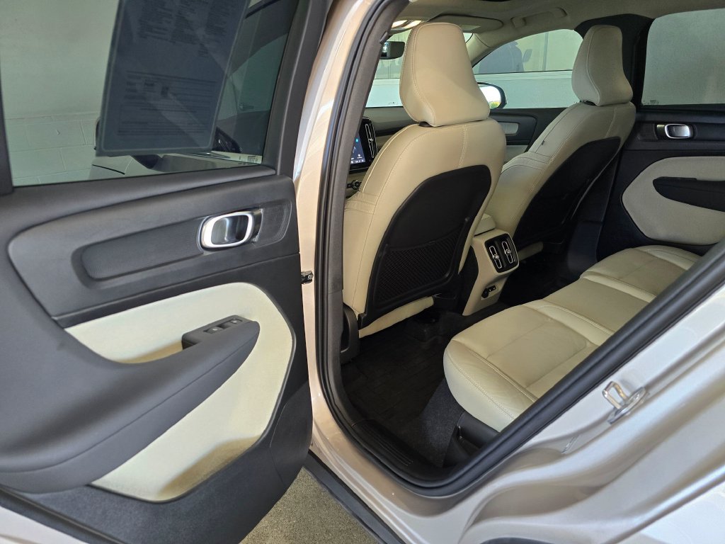 Used 2023 Volvo XC40 B5 Ultimate w/ Protection Package Premier AWD/4WD image 24