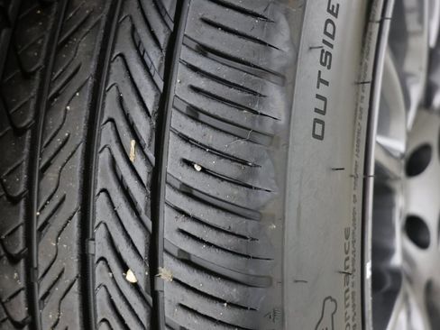 Used 2022 Tesla Model S Plaid image 15