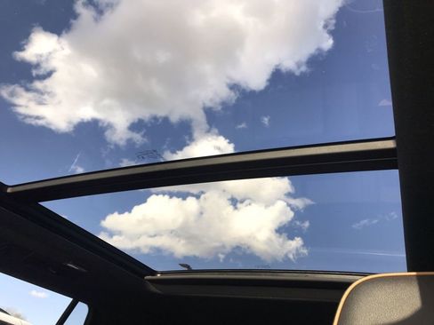 Used 2024 GMC Yukon AT4 w/ Technology Package image 22