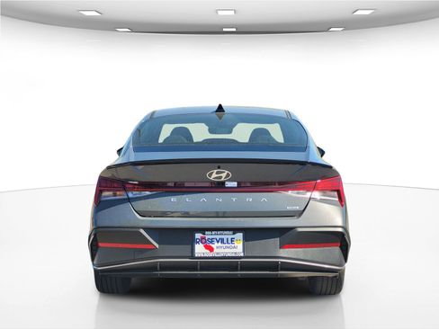 New 2025 Hyundai Elantra SEL image 8