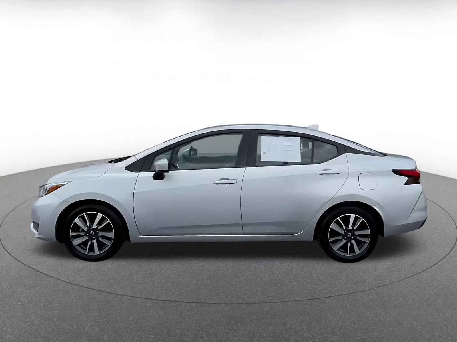Used 2025 Nissan Versa SV FWD image 8