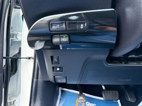 Used 2018 Toyota Prius Prime Premium w/ Carpet Mat Package FWD image 33